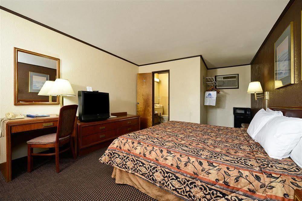 Country Hearth Inn-Ганнибал Экстерьер фото